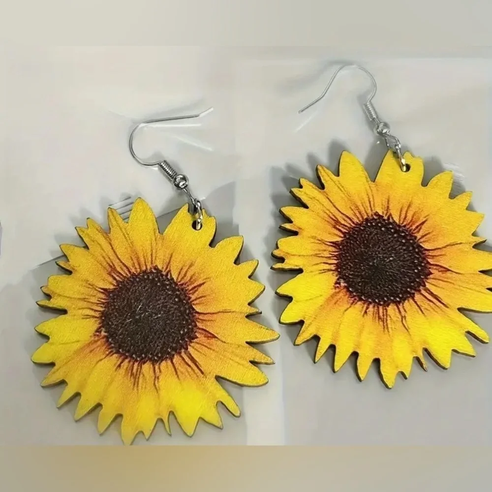 EARRINGS: Dangling Sunflower Pattern Wooden, NWOT